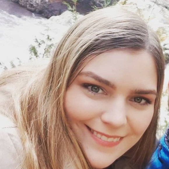 Meet your Posher, Jennifer - Picture 1 of 1